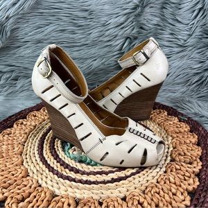 Frye Gwen Sz 9 Cream Leather Ankle Strap Peep Toe Wedge Platform Sandals